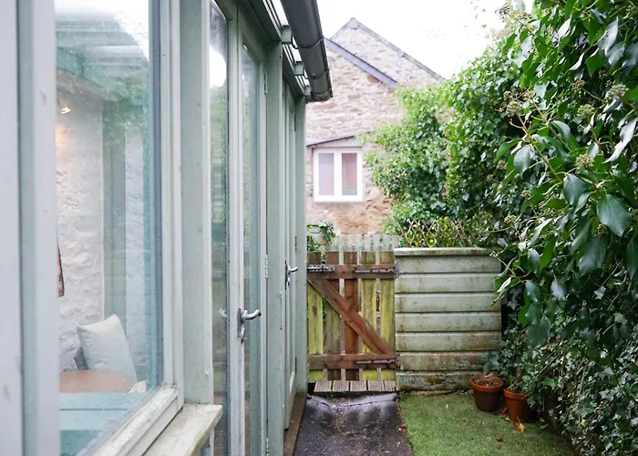 Charming Georgian Cottage With Terrace