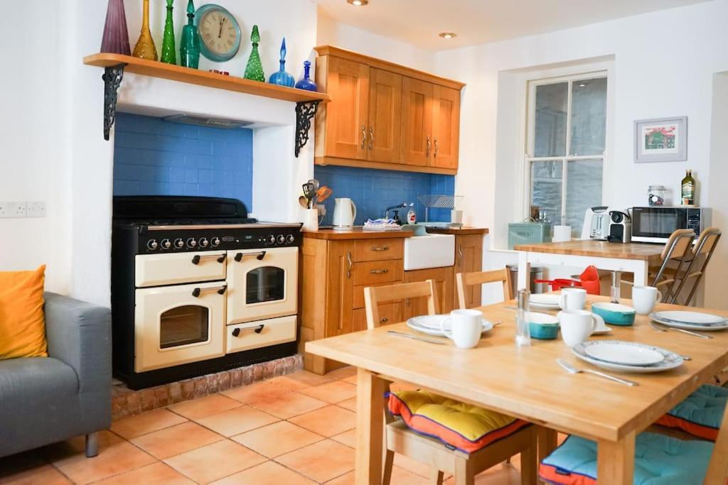 Charming Georgian With Terrace Holiday home *