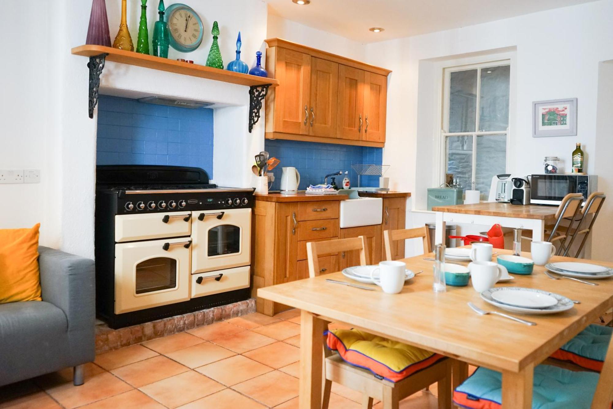 Charming Georgian With Terrace Holiday home